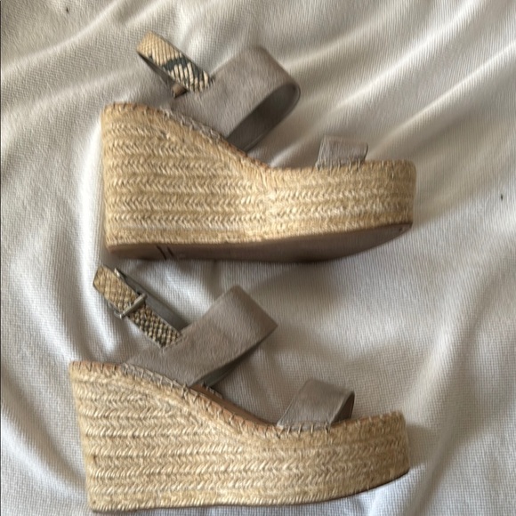 Dolce Vita Gray Wedge Sandals (size 7) - Picture 5 of 7